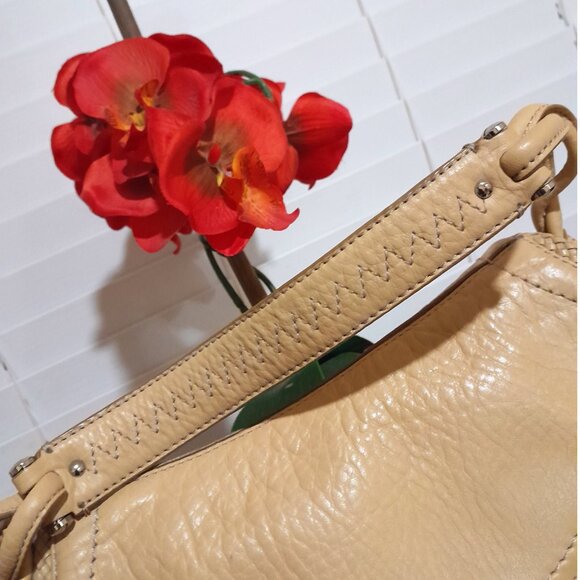 SOLD🔴🔴🔴🔴🔴🔴Leather Cole Haan Beige Neutral Color Minimalist  Shoulder  Bag - Picture 3 of 10